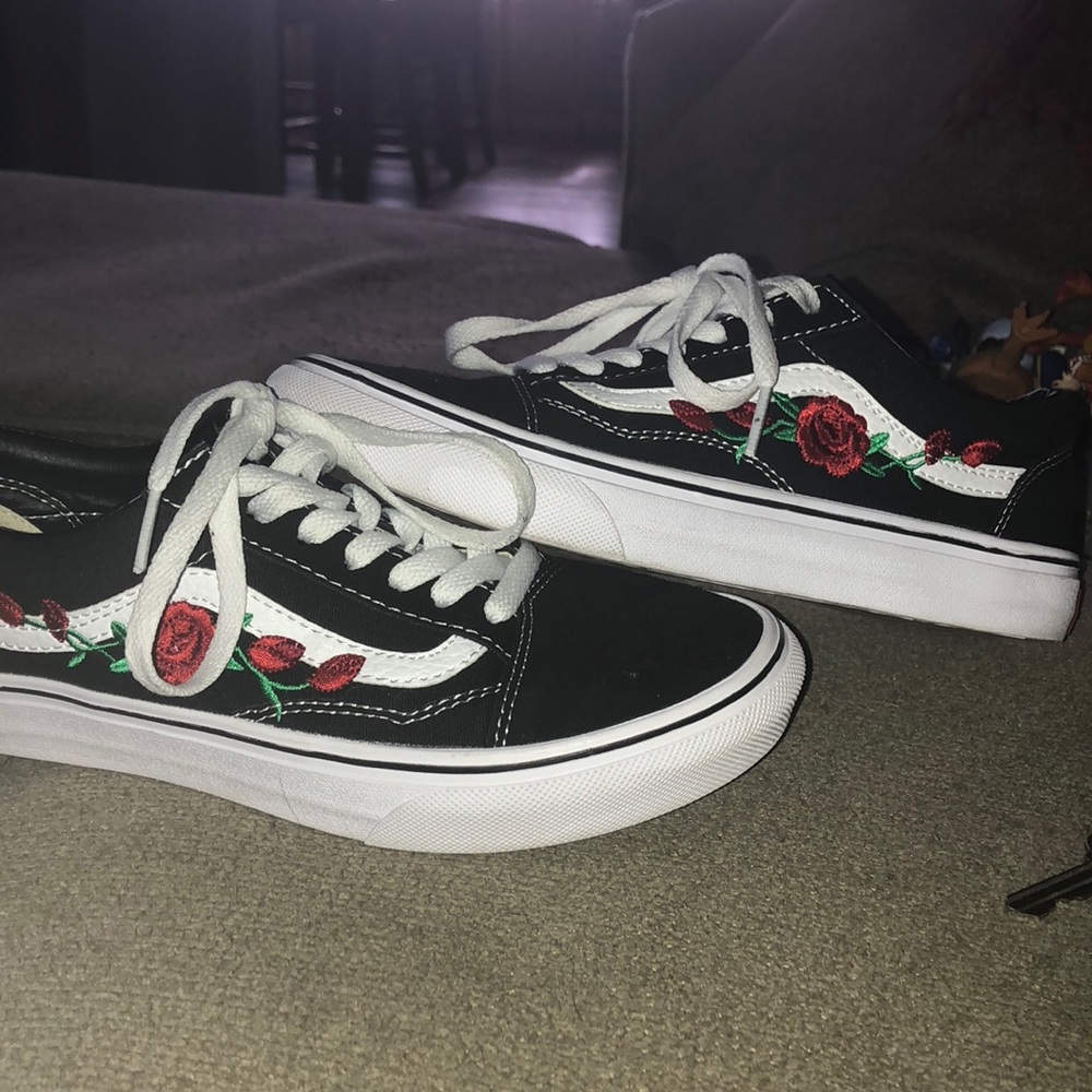 RARE BRAND NEW black old school vans with roses